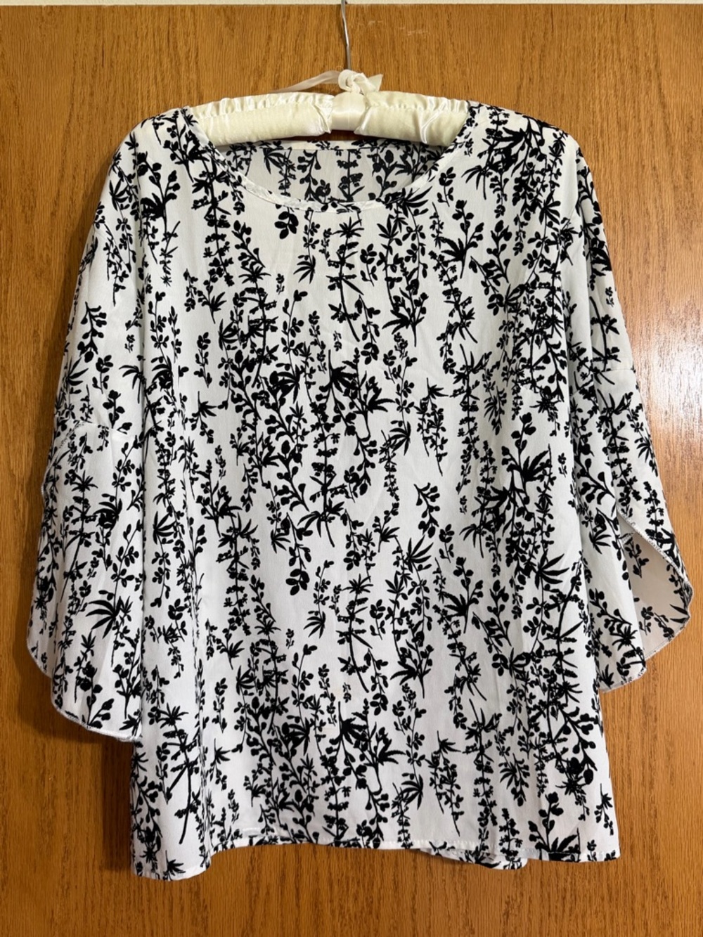Women’s White & Black Floral Printed Blouse XL
